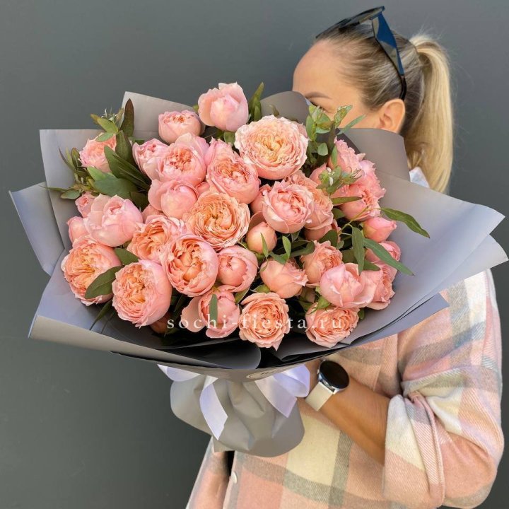 Букет с пионовидными розами "Пивайн" в Подольске