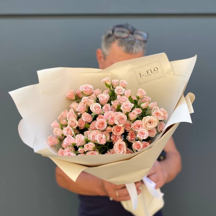 Кустовые розы леди в Подольске