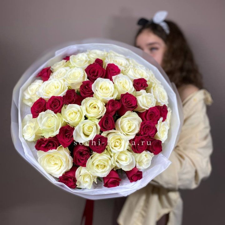 Микс из 55 роз в Подольске