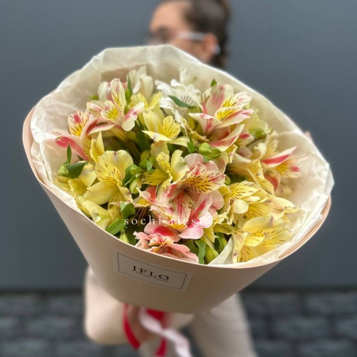 Альстромерии в нежном оформлении в Подольске