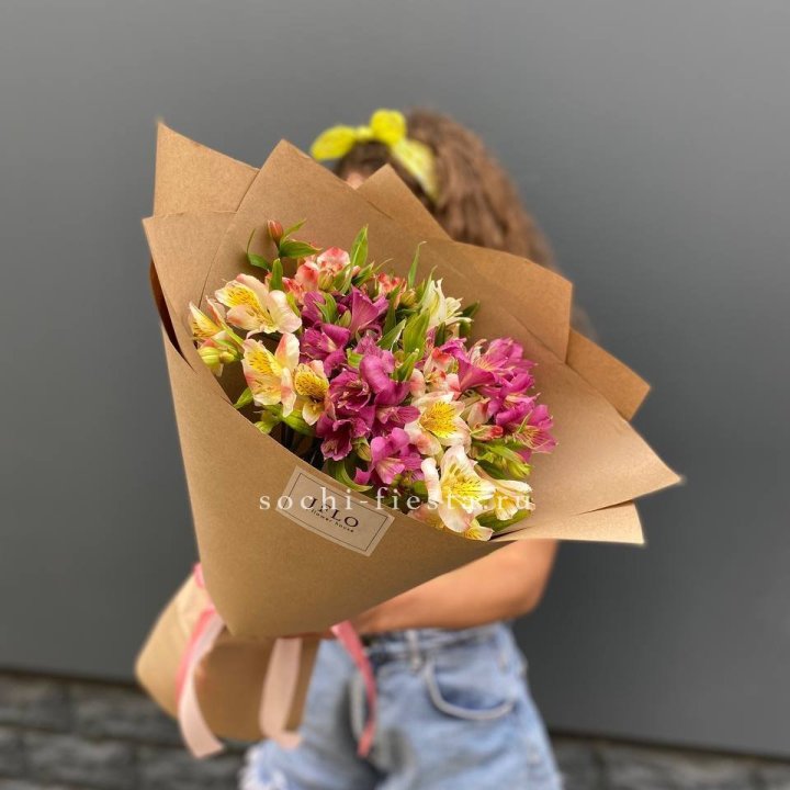 Альстромерии в крафте в Подольске