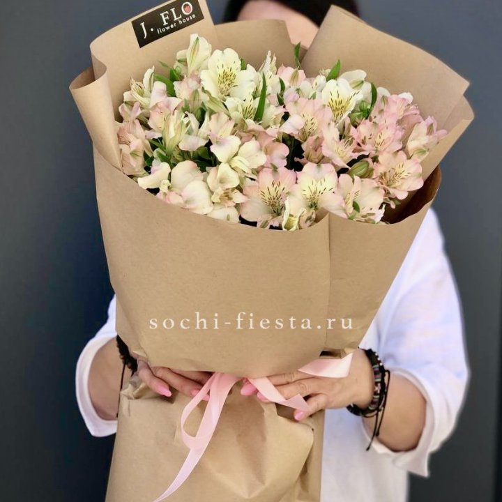 17  альстромерий в крафте в Подольске