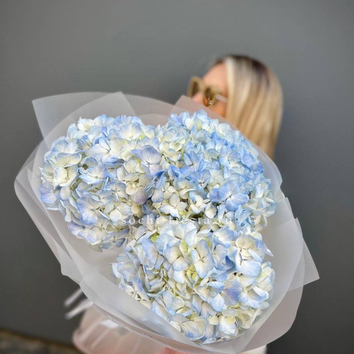 Букет из 3 голубых гортензий  в Подольске