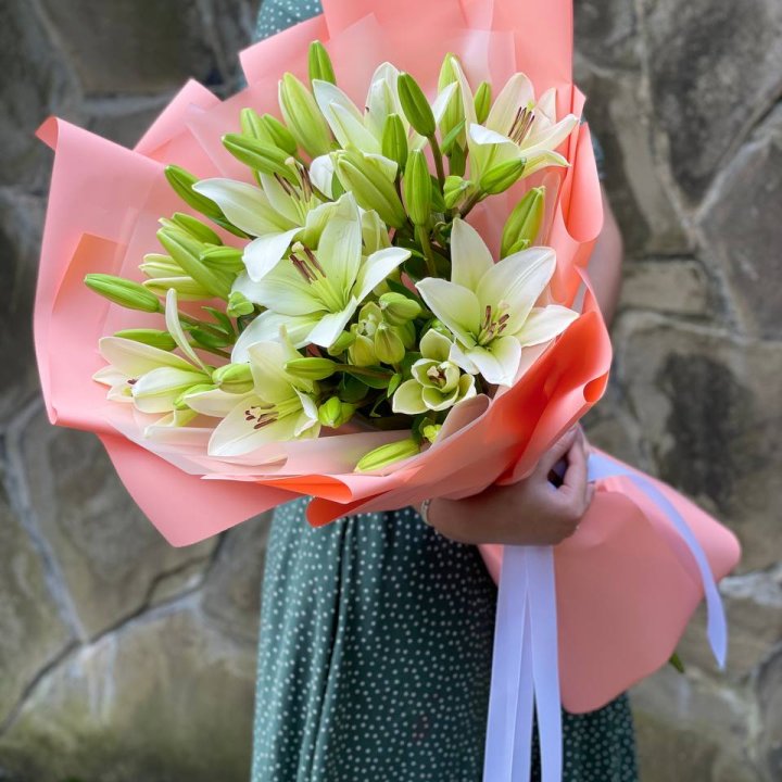 Букет из 7 белых лилий в Подольске