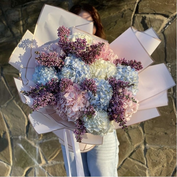 Букет гортензии с сиренью в Подольске