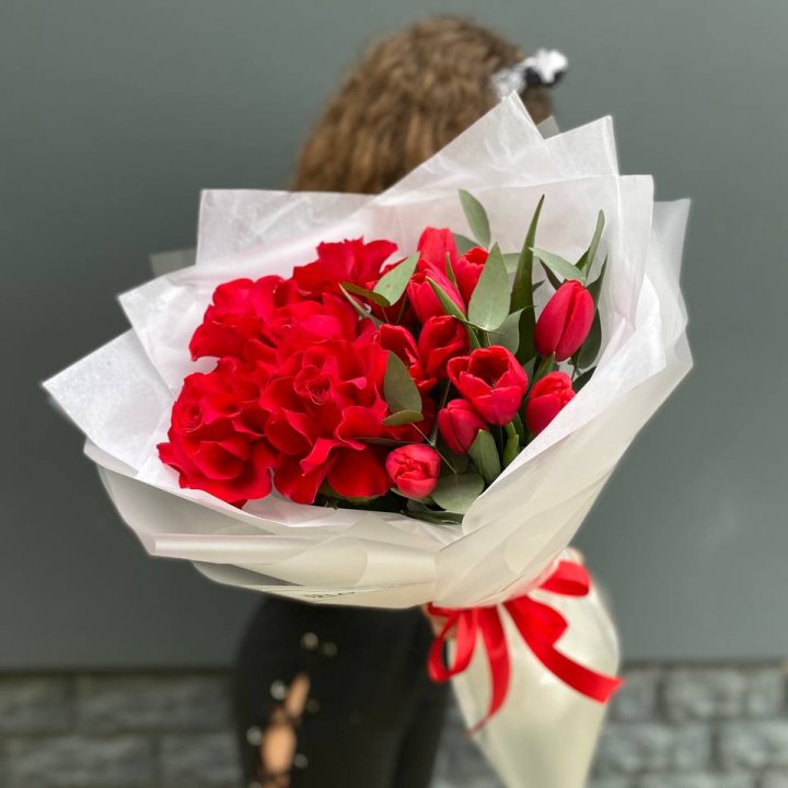 Дуо тюльпаны и розы в Подольске