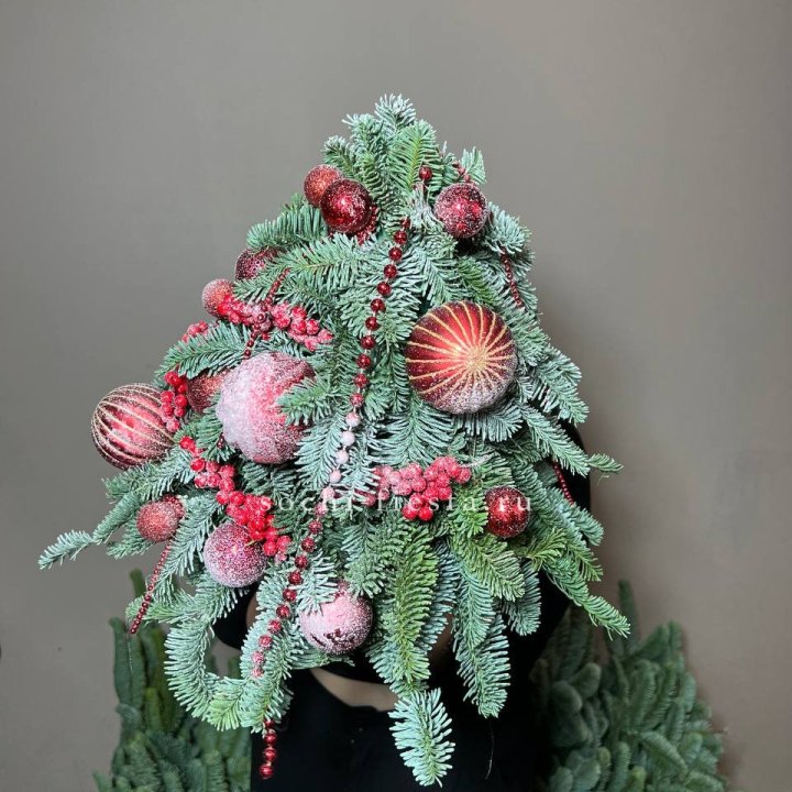 Ёлка красная в Подольске