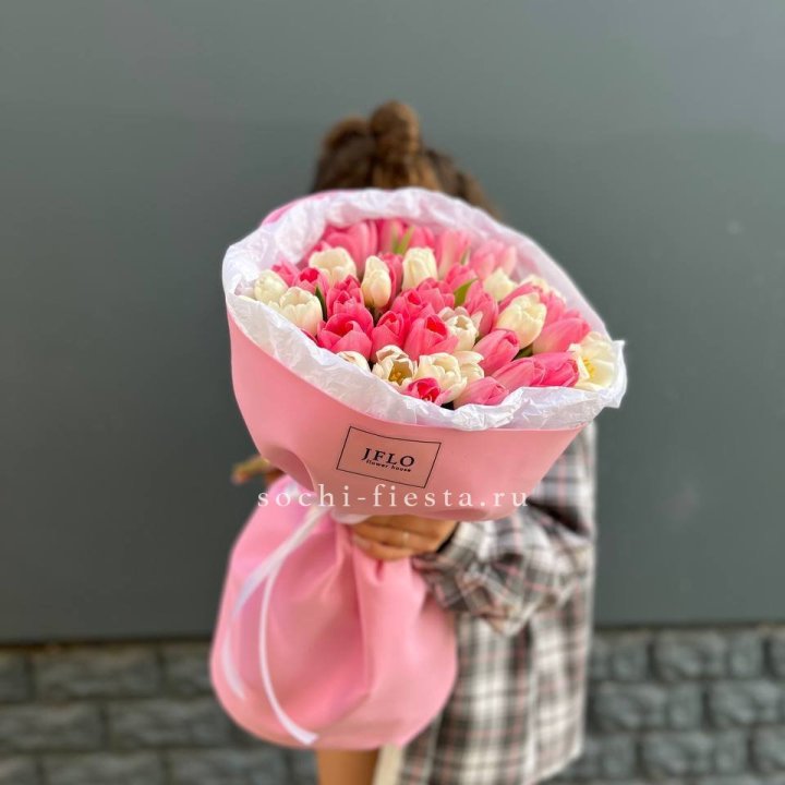 51 бело-розовый тюльпан в Подольске