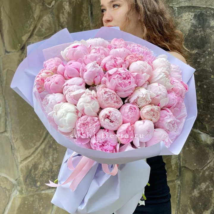 39 нежных пионов в Подольске