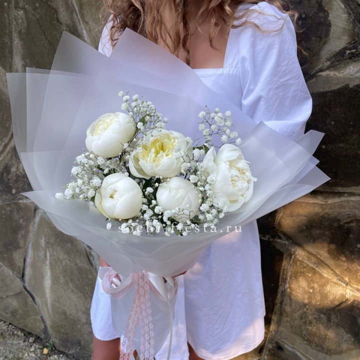 Букет белых пионов "Файв" в Подольске