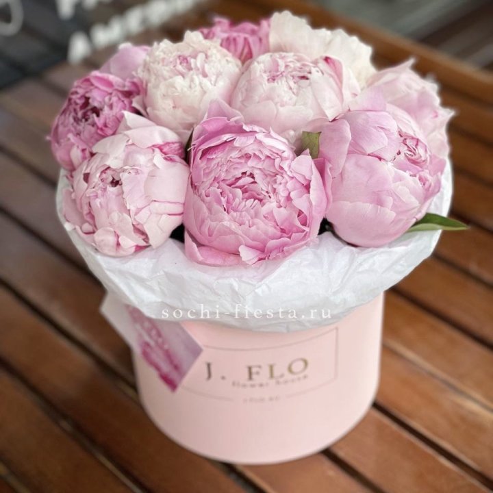 Цилиндр с пионами "Лилу" в Подольске