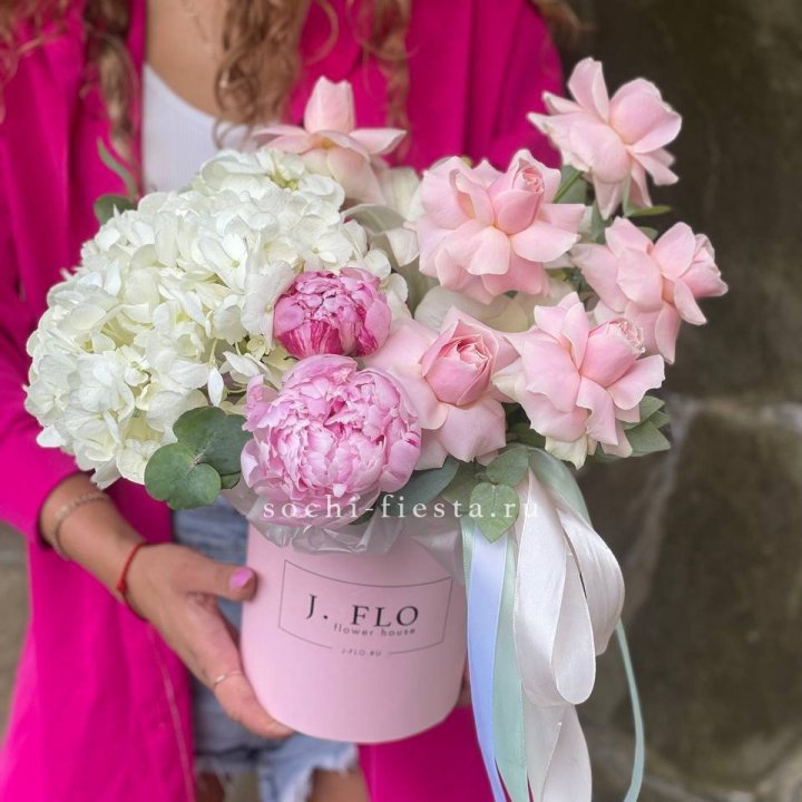 Цилиндр с пионами "Алисия" в Подольске