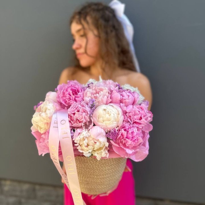 15 пионов в джутовом кашпо в Подольске