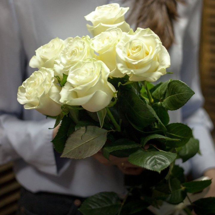 7 белых роз в Подольске