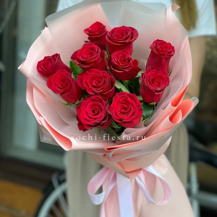 Букет красных роз "Мадам ред" в Подольске