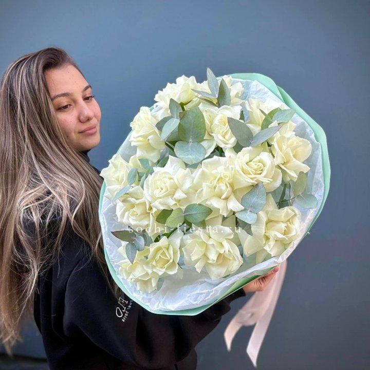 15 Белых французских роз "Ноте бьянка" в Подольске