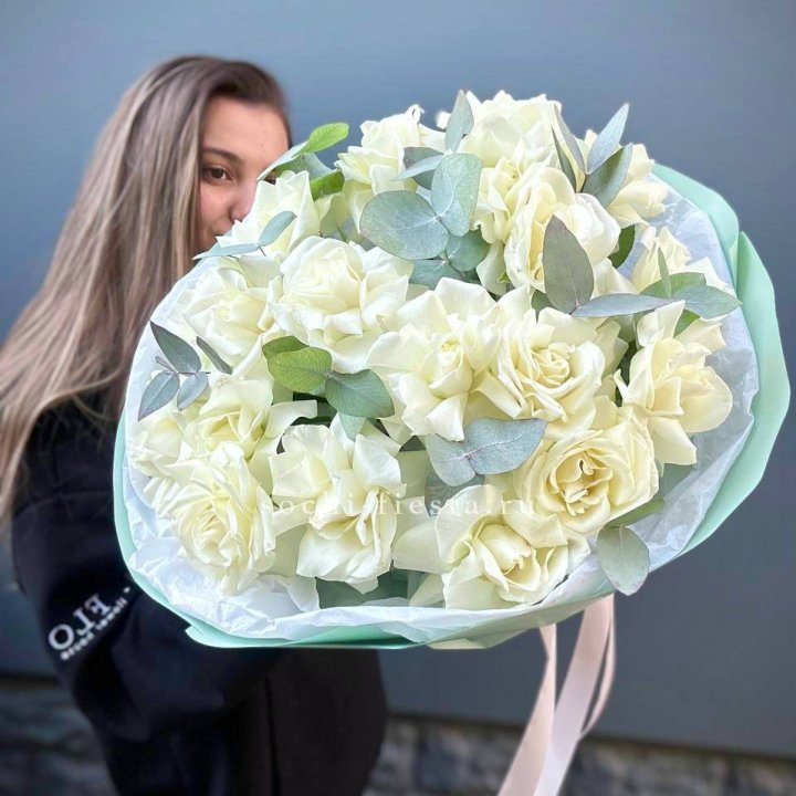 19 Белых французских роз "Ноте бьянке" в Подольске