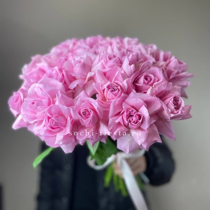 25 розовых французских роз в Подольске