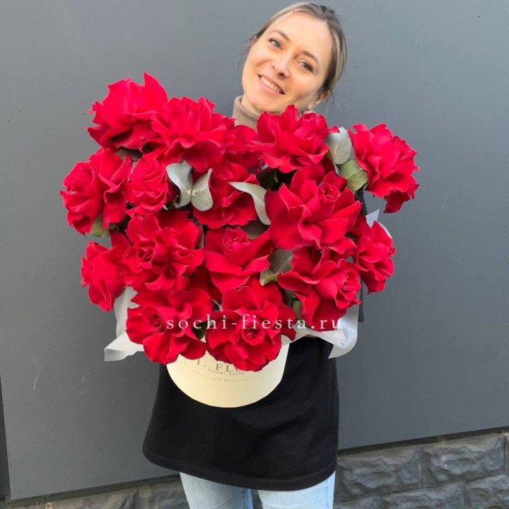 17 Французских роз в боксе в Подольске