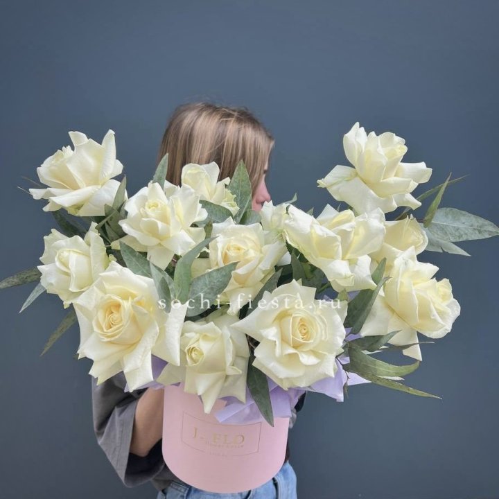 15 Французских роз в боксе в Подольске