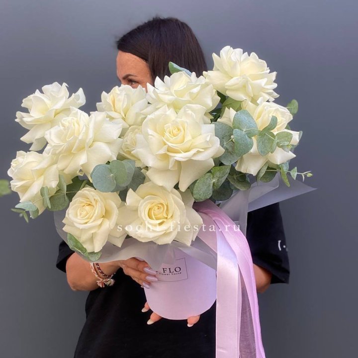 11 Французских белых роз в боксе в Подольске
