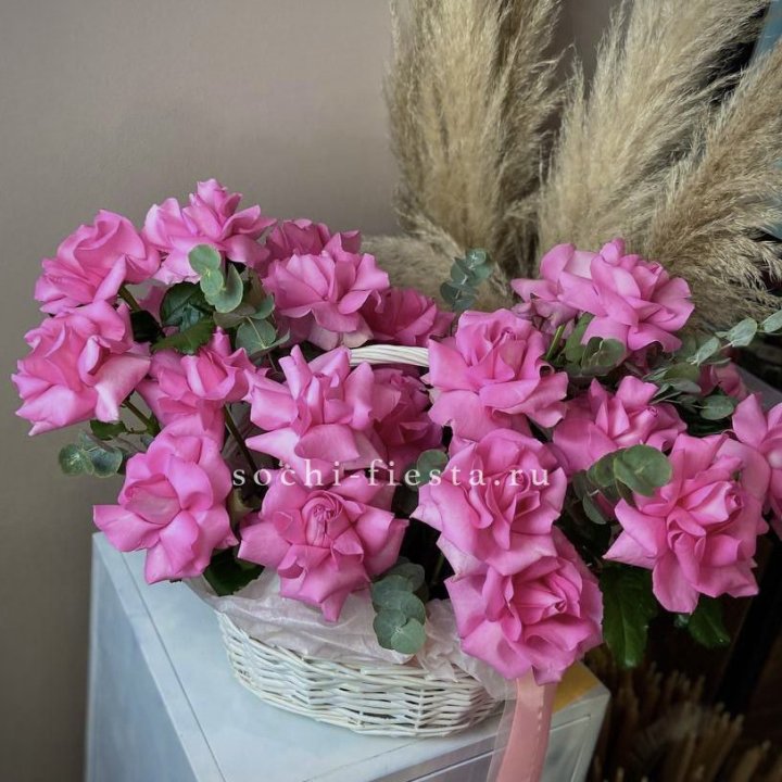 25 роз в цветочной корзине Пинк в Подольске