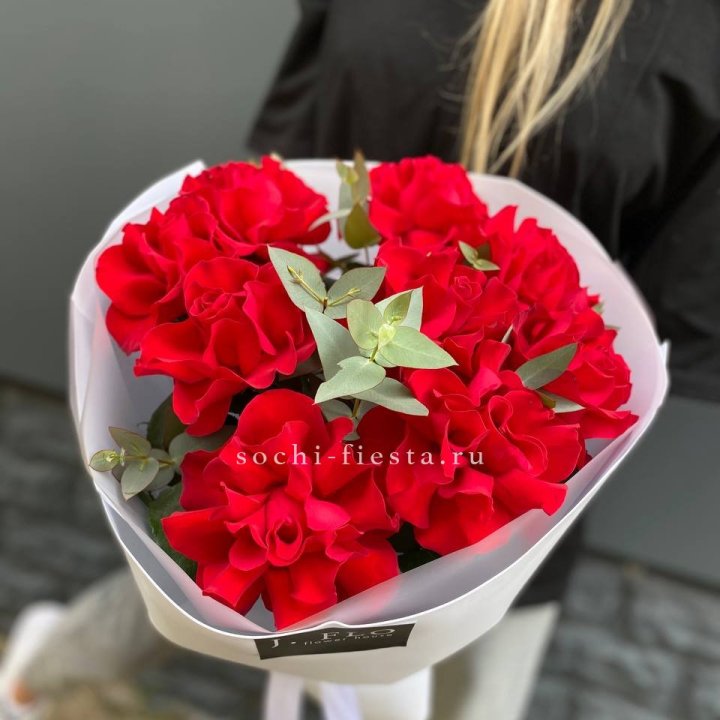 9 Красных французских роз в Подольске