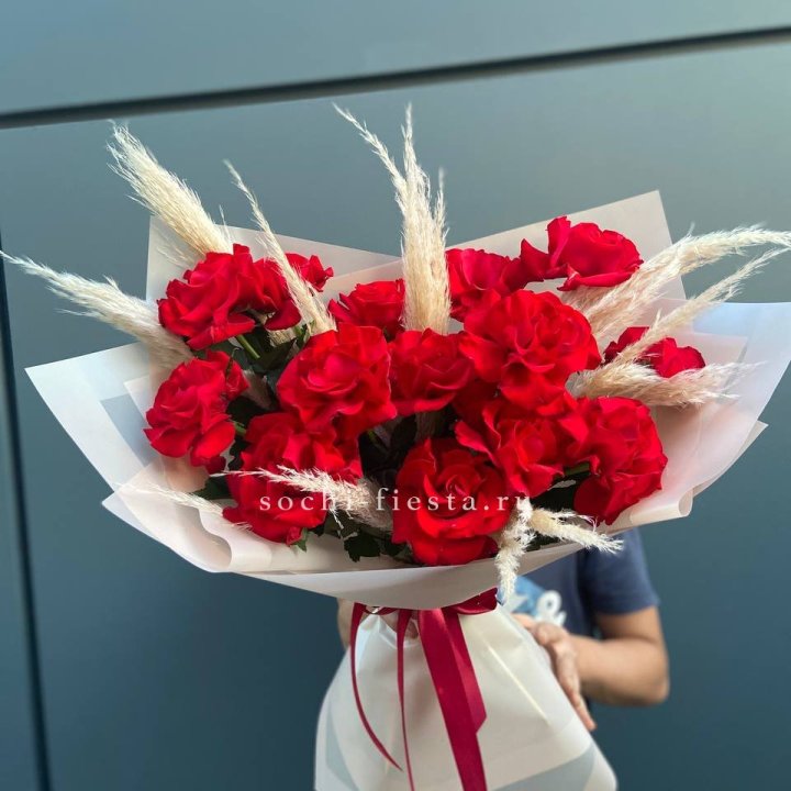 15 Красных французских розы в Подольске