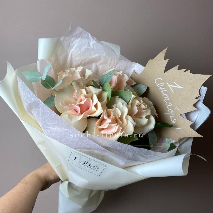 Букет кремовых роз к дню знаний в Подольске