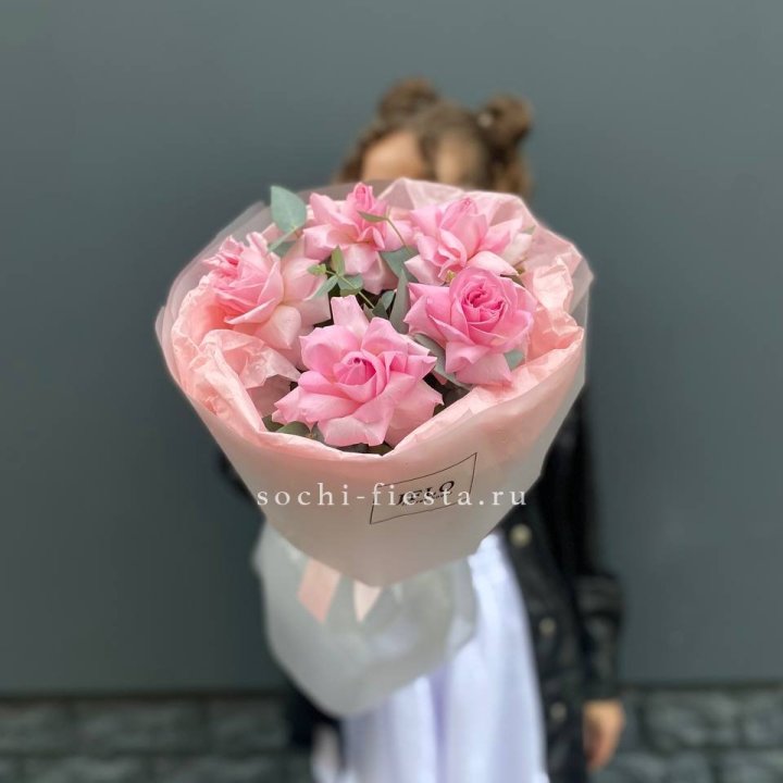 5 французских розовых роз  в Подольске