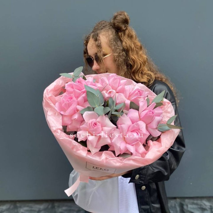 7 розовых роз в Подольске