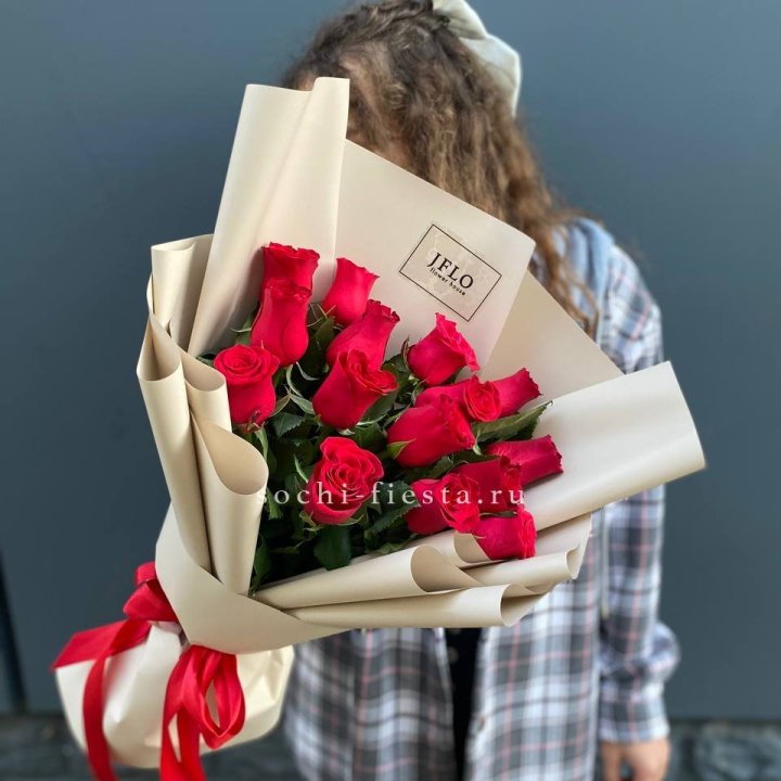 15 красных роз в Подольске