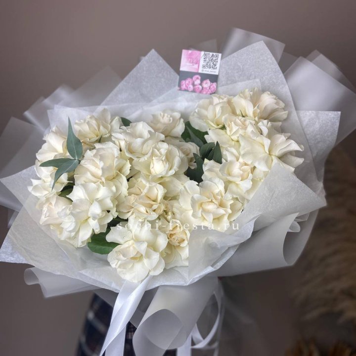 21 французских роз с эвкалиптом в Подольске