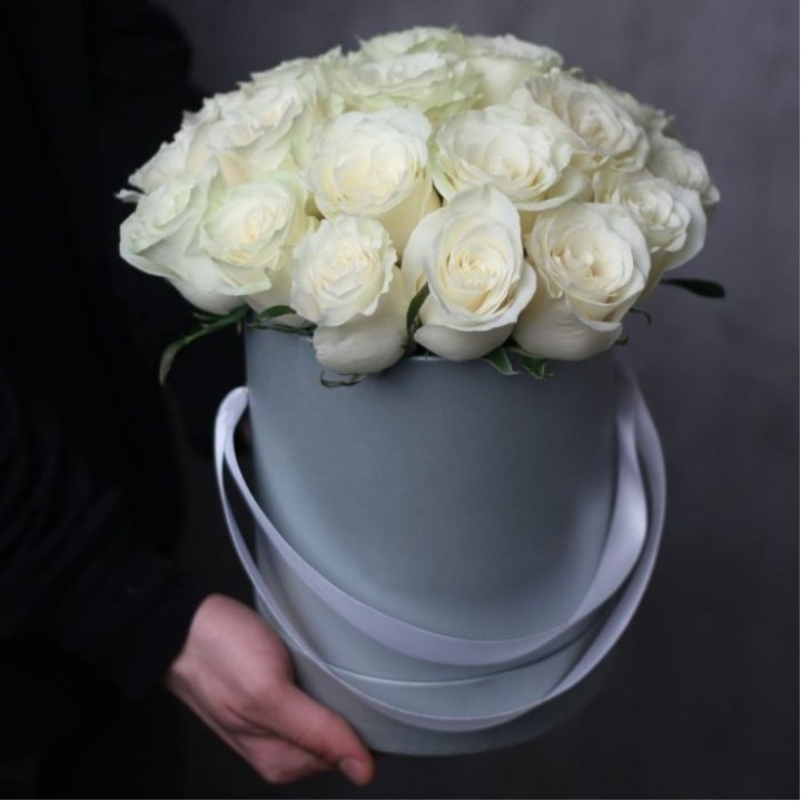 15 белых роз в цилиндре в Подольске