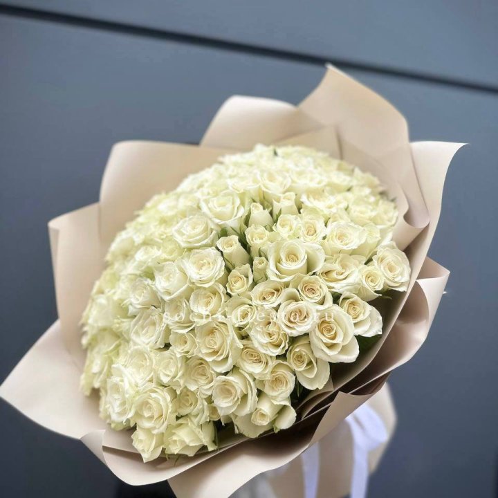 101 белая роза Атена в Подольске