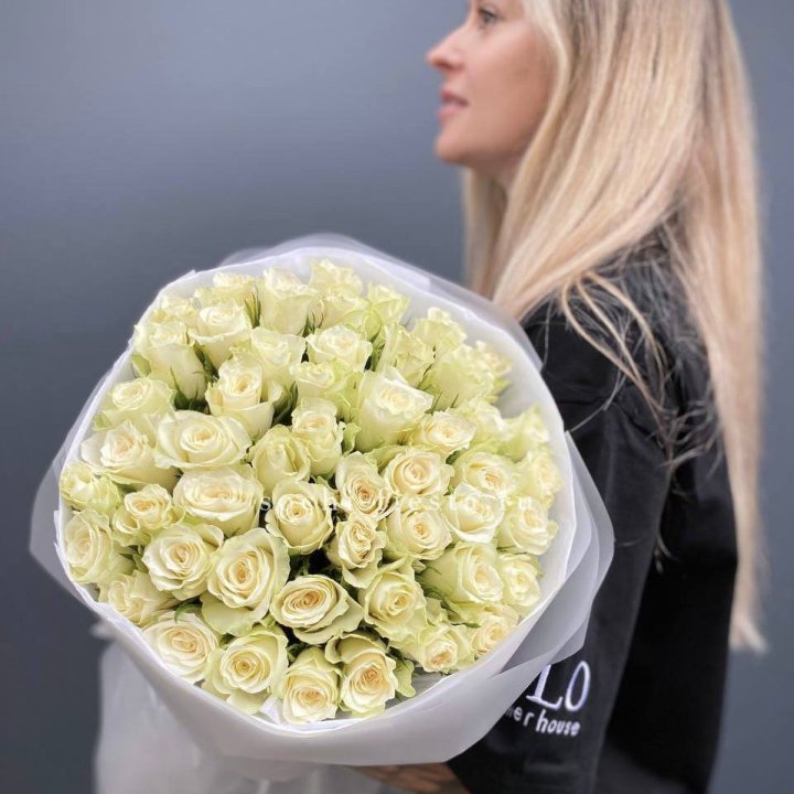 Воздушный букет из 51 белой кенийской розы в Подольске