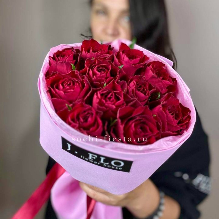 11 красных роз мадам ред в Подольске