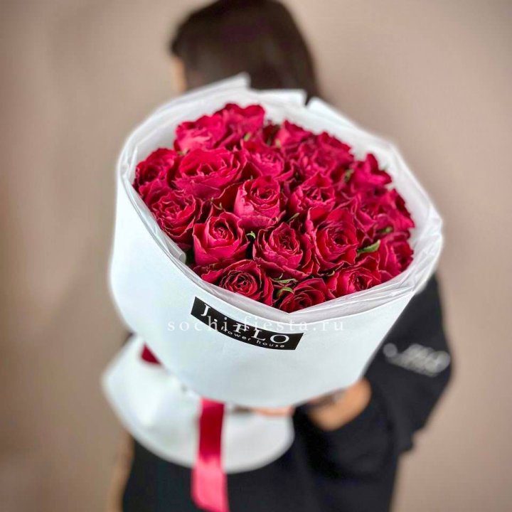 Букет красных роз мадам ред в Подольске