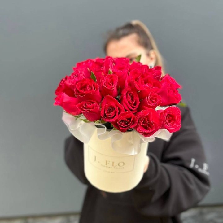 27 кенийских роз в боксе в Подольске