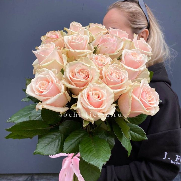 15  кремовых высоких роз в Подольске