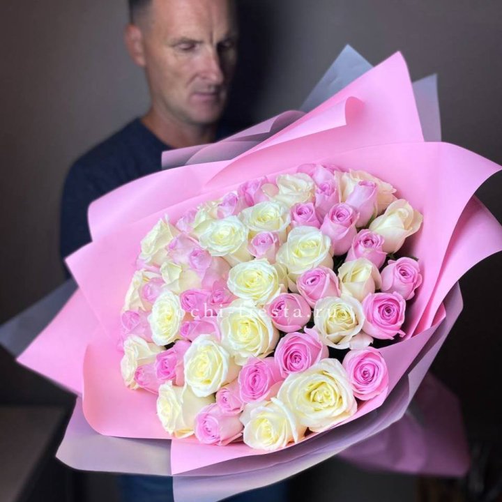 51 белых и розовых роз в Подольске