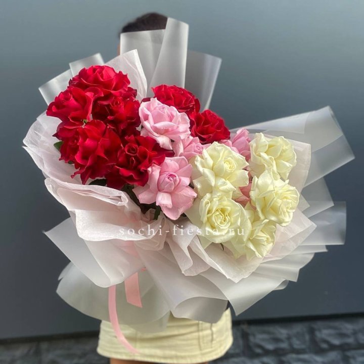 Микс из 17 роз в Подольске