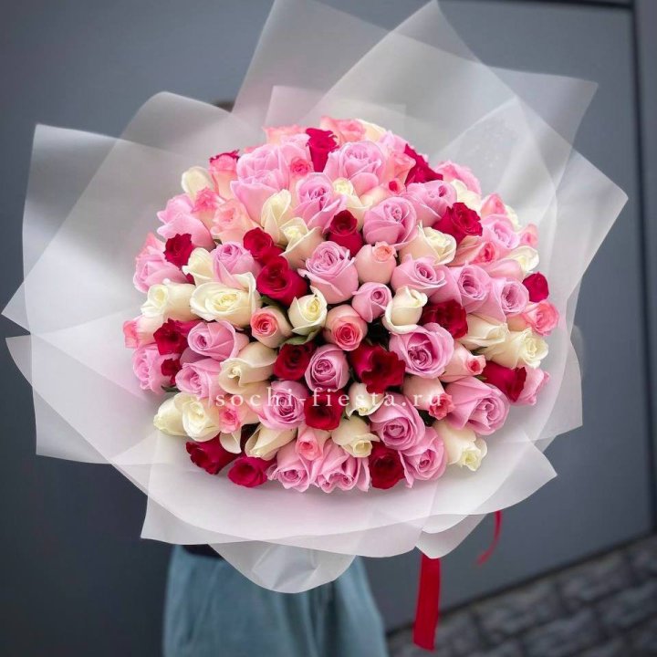 101 разноцветная роза "Карусель" в Подольске