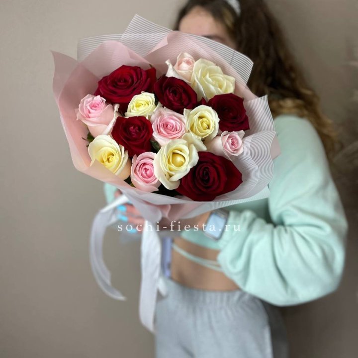 15 роз "Карусель" в Подольске