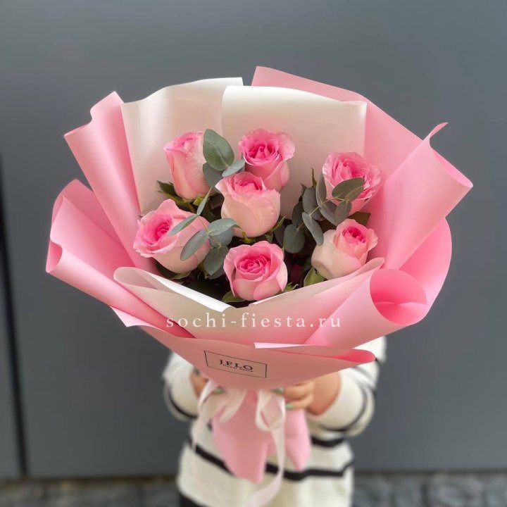7 роз с эвкалиптом в Подольске