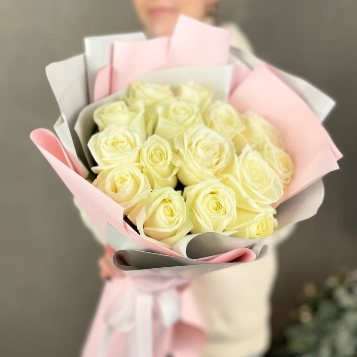 15 белых роз пудра в Подольске