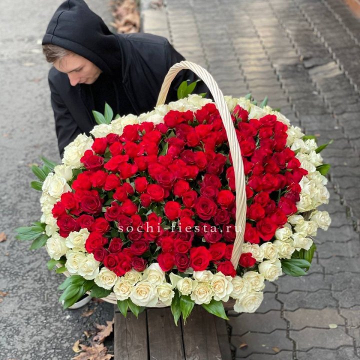 201  роза в корзине   в Подольске