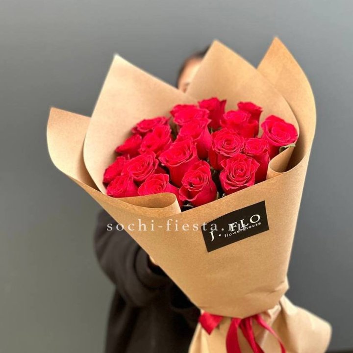 19 красных роз в крафте в Подольске