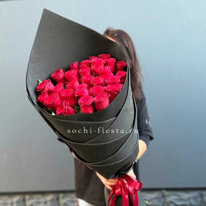 25 высоких красных роз в Подольске