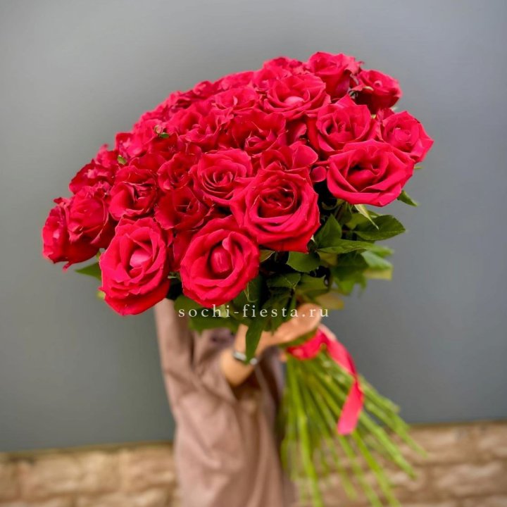 51 высокая красная роза в Подольске